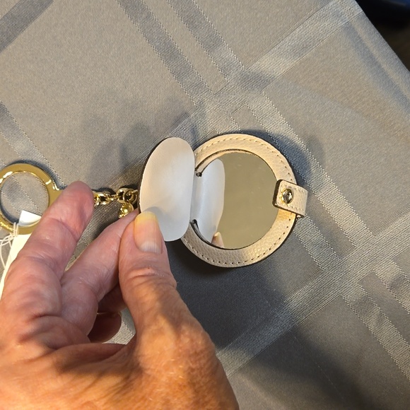 Kate Spade Leather NWT Mirror Keychain - Picture 3 of 6